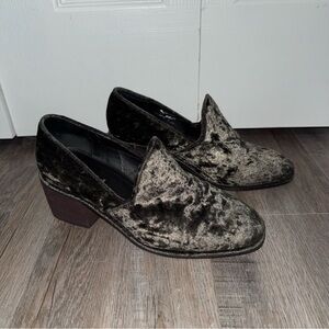 Jeffrey Campbell Crushed Velvet Olive Green Heeled Loafers | Sz 8 - 8.5